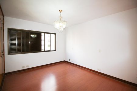 Apartamento à venda com 240m², 3 quartos e 4 vagas Apartamento à venda com 240m², 3 quartos e 4 vagasSuíte 1