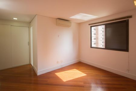 Apartamento à venda com 210m², 3 quartos e 2 vagasSuíte 1