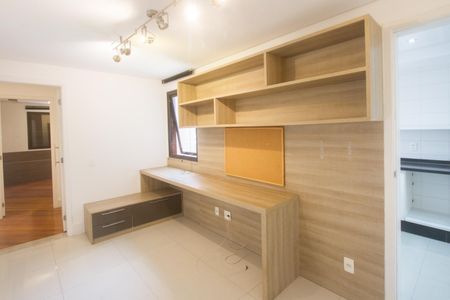 Apartamento à venda com 210m², 3 quartos e 2 vagasEscritório