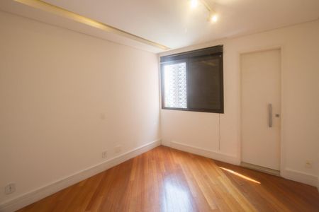 Apartamento à venda com 210m², 3 quartos e 2 vagasSuíte 2