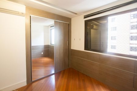 Apartamento à venda com 210m², 3 quartos e 2 vagasSuíte 3