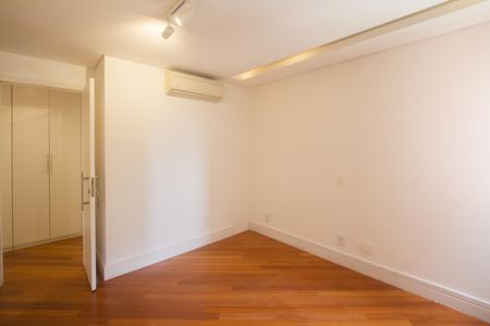 Apartamento à venda com 210m², 3 quartos e 2 vagasSuíte 2