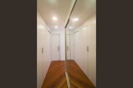 Apartamento à venda com 210m², 3 quartos e 2 vagasCloset Suíte 1