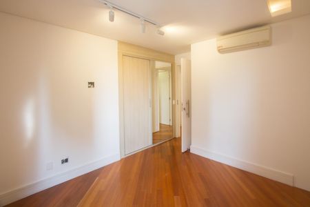 Apartamento à venda com 210m², 3 quartos e 2 vagasSuíte 2