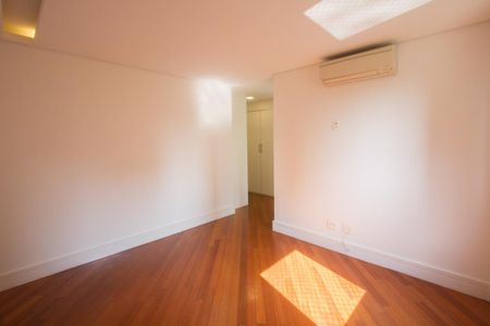 Apartamento à venda com 210m², 3 quartos e 2 vagasSuíte 1
