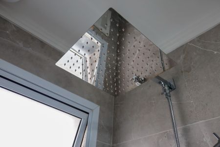 Apartamento à venda com 83m², 2 quartos e 2 vagasBanheiro da Suíte 2