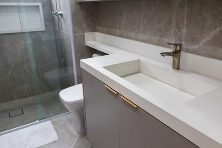 Apartamento à venda com 83m², 2 quartos e 2 vagasBanheiro da Suíte 2