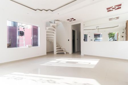 Casa de condomínio para alugar com 149m², 4 quartos e 3 vagas Casa de condomínio para alugar com 149m², 4 quartos e 3 vagasSala
