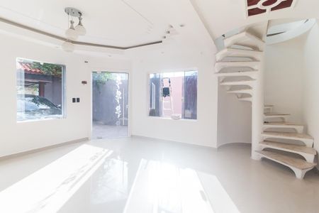 Casa de condomínio para alugar com 149m², 4 quartos e 3 vagas Casa de condomínio para alugar com 149m², 4 quartos e 3 vagasSala