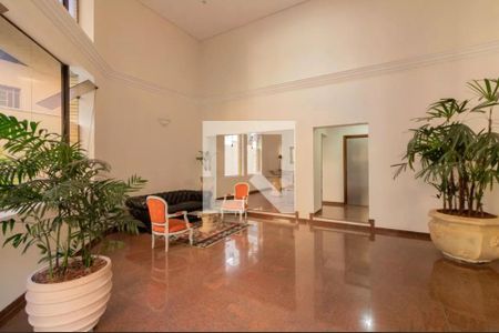 Apartamento à venda com 240m², 3 quartos e 3 vagas Apartamento à venda com 240m², 3 quartos e 3 vagasÁrea comum - Hall de entrada