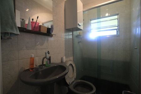 Casa à venda com 200m², 3 quartos e 2 vagasBanheiro corredor andar de cima