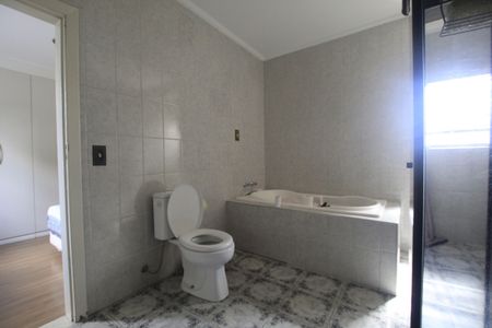 Casa à venda com 200m², 3 quartos e 2 vagasBanheiro da Suíte