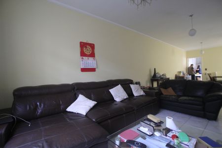 Casa à venda com 200m², 3 quartos e 2 vagasSala