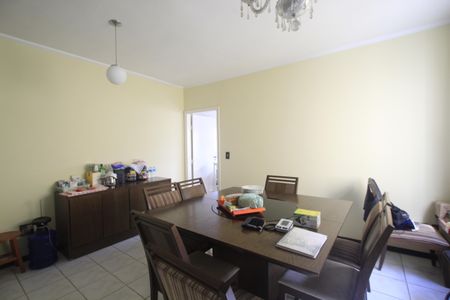 Casa à venda com 200m², 3 quartos e 2 vagasSala