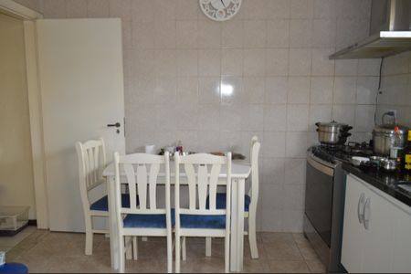 Casa à venda com 200m², 3 quartos e 2 vagasCozinha