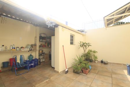 Casa à venda com 200m², 3 quartos e 2 vagasQuintal