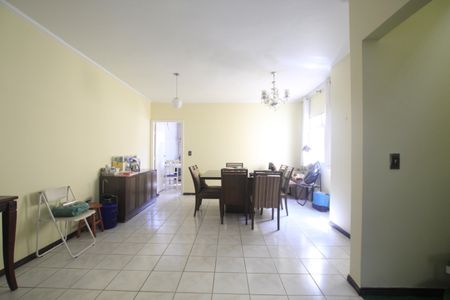 Casa à venda com 200m², 3 quartos e 2 vagasSala