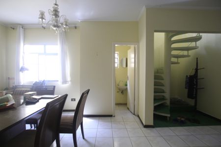 Casa à venda com 200m², 3 quartos e 2 vagasSala