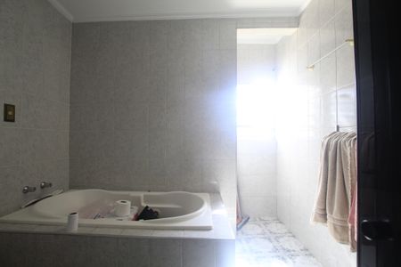 Casa à venda com 200m², 3 quartos e 2 vagasBanheiro da Suíte
