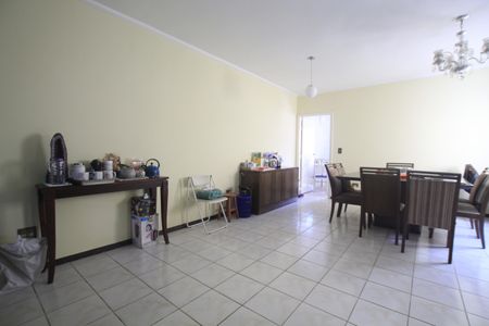 Casa à venda com 200m², 3 quartos e 2 vagasSala