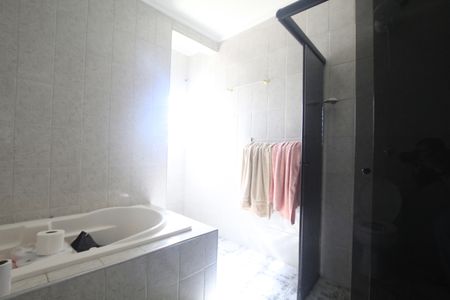 Casa à venda com 200m², 3 quartos e 2 vagasBanheiro da Suíte