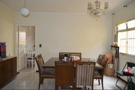 Casa à venda com 200m², 3 quartos e 2 vagasSala