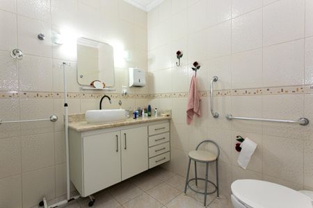 Casa à venda com 110m², 4 quartos e 2 vagasBanheiro da Suíte