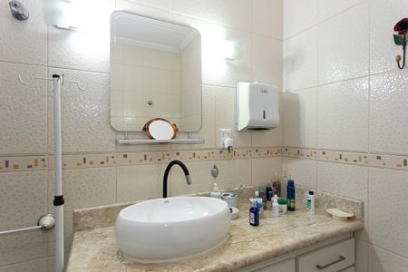 Casa à venda com 110m², 4 quartos e 2 vagasBanheiro da Suíte