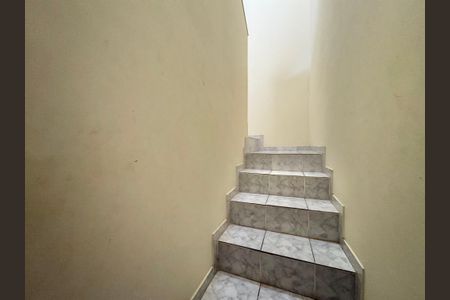 Casa de condomínio para alugar com 300m², 4 quartos e 3 vagasEscada