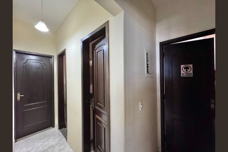 Casa de condomínio para alugar com 300m², 4 quartos e 3 vagasCorredor