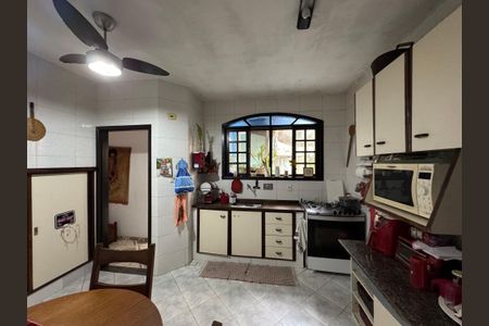 Casa de condomínio para alugar com 300m², 4 quartos e 3 vagasCozinha