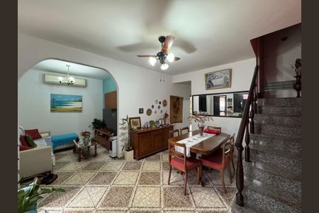 Casa de condomínio para alugar com 300m², 4 quartos e 3 vagasSala