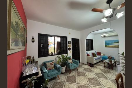 Casa de condomínio para alugar com 300m², 4 quartos e 3 vagasSala