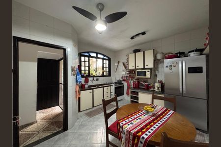 Casa de condomínio para alugar com 300m², 4 quartos e 3 vagasCozinha