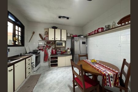 Casa de condomínio para alugar com 300m², 4 quartos e 3 vagasCozinha
