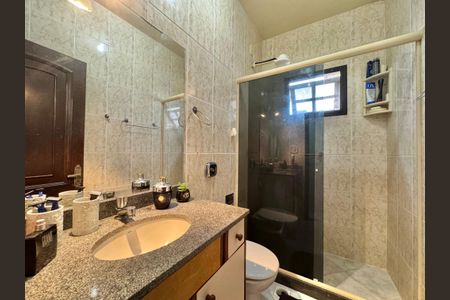 Casa de condomínio para alugar com 300m², 4 quartos e 3 vagasBanheiro Social