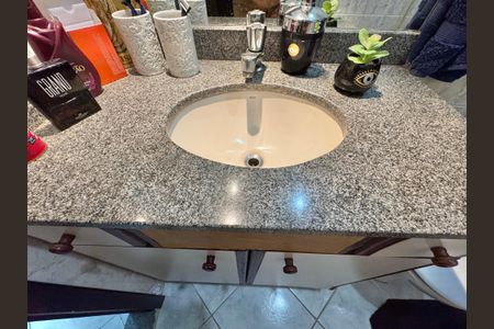 Casa de condomínio para alugar com 300m², 4 quartos e 3 vagasBanheiro Social