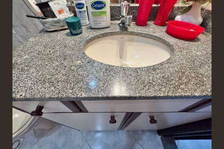 Casa de condomínio para alugar com 300m², 4 quartos e 3 vagasSuíte - Banheiro