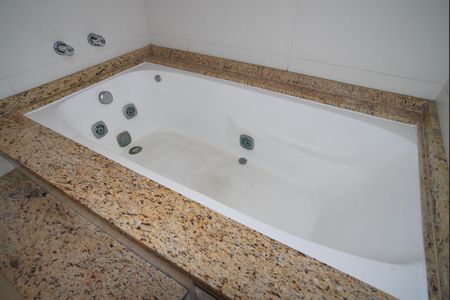 Casa à venda com 288m², 4 quartos e 3 vagasBanheiro da Suíte