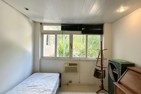 Casa à venda com 350m², 5 quartos e 1 vaga Casa à venda com 350m², 5 quartos e 1 vagaQuarto