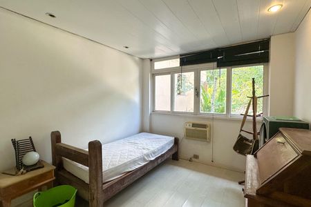 Casa à venda com 350m², 5 quartos e 1 vaga Casa à venda com 350m², 5 quartos e 1 vagaQuarto