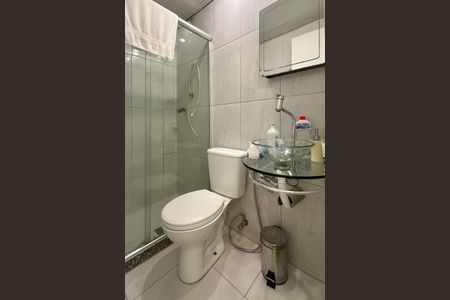 Casa à venda com 350m², 5 quartos e 1 vaga Casa à venda com 350m², 5 quartos e 1 vagaBanheiro da Suíte 3