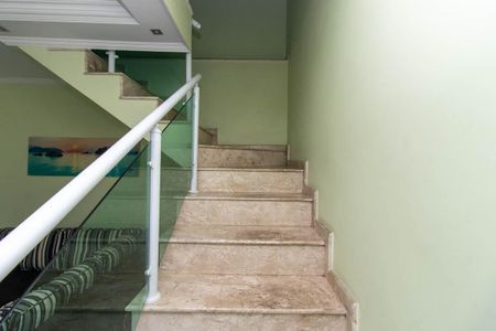 Casa à venda com 330m², 3 quartos e 5 vagasEscada