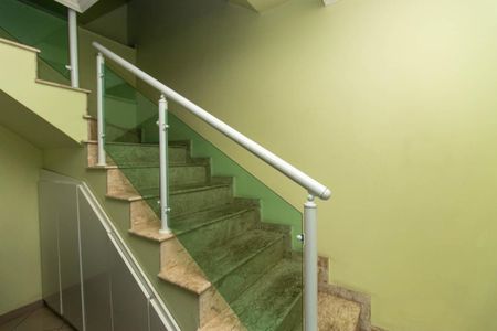 Casa à venda com 330m², 3 quartos e 5 vagasEscada