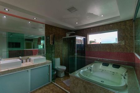 Casa à venda com 330m², 3 quartos e 5 vagasBanheiro da Suíte