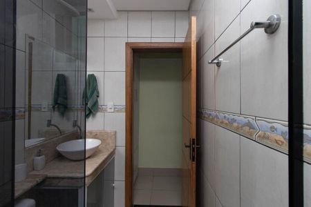 Casa à venda com 330m², 3 quartos e 5 vagasBanheiro Social