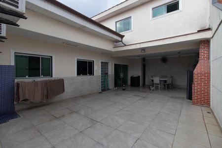 Casa à venda com 330m², 3 quartos e 5 vagasQuintal