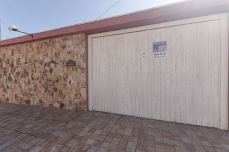 Casa à venda com 348m², 4 quartos e 2 vagas Casa à venda com 348m², 4 quartos e 2 vagasFachada