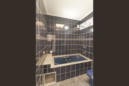 Casa à venda com 348m², 4 quartos e 2 vagas Casa à venda com 348m², 4 quartos e 2 vagasBanheiro da Suíte