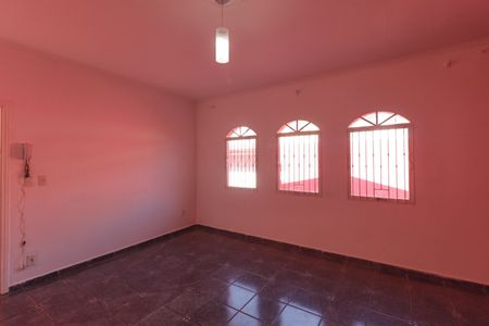 Casa à venda com 348m², 4 quartos e 2 vagas Casa à venda com 348m², 4 quartos e 2 vagasSala